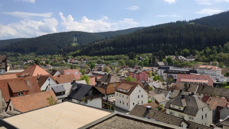 Ausblick 1 Titisee-Neustadt Dachgeschosswohnung RESERVIERT Dachgeschosswohnung in bester Lage mit traumhaftem Ausblick