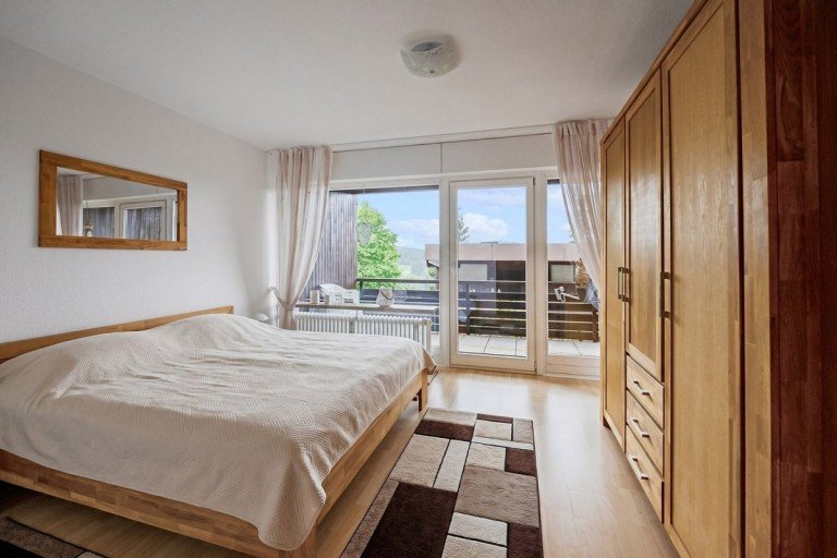 Schlafzimmer mit angrenzendem Balkon Schonach im Schwarzwald Wohnung Gro�e Ferienwohnung in Schonach