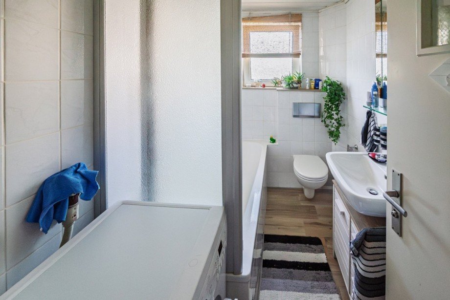 Badezimmer 1. OG Mehrfamilienhaus Gundelfingen