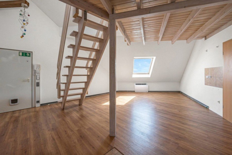 Wohnk�che mit Aufgang in m�glichen Schlafbereich Etagenwohnung Teningen