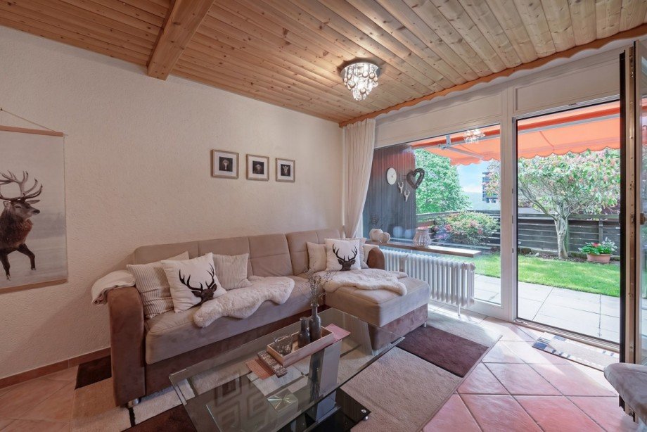 Wohnzimmer mit angrenzender Terrasse Wohnung Schonach im Schwarzwald