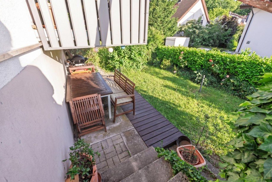 Sitzbereich im Garten Mehrfamilienhaus Gundelfingen
